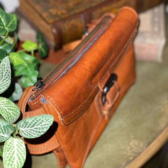 Spikes & Sparrow Belt Pouch. - Picture 3 of 6